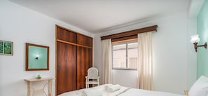 1 chambre, fer et planche à repasser, accès au Wi-Fi (inclus)