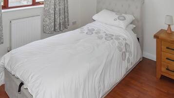 3 bedrooms, free WiFi, bed sheets