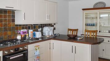 Cookware/dishes/utensils