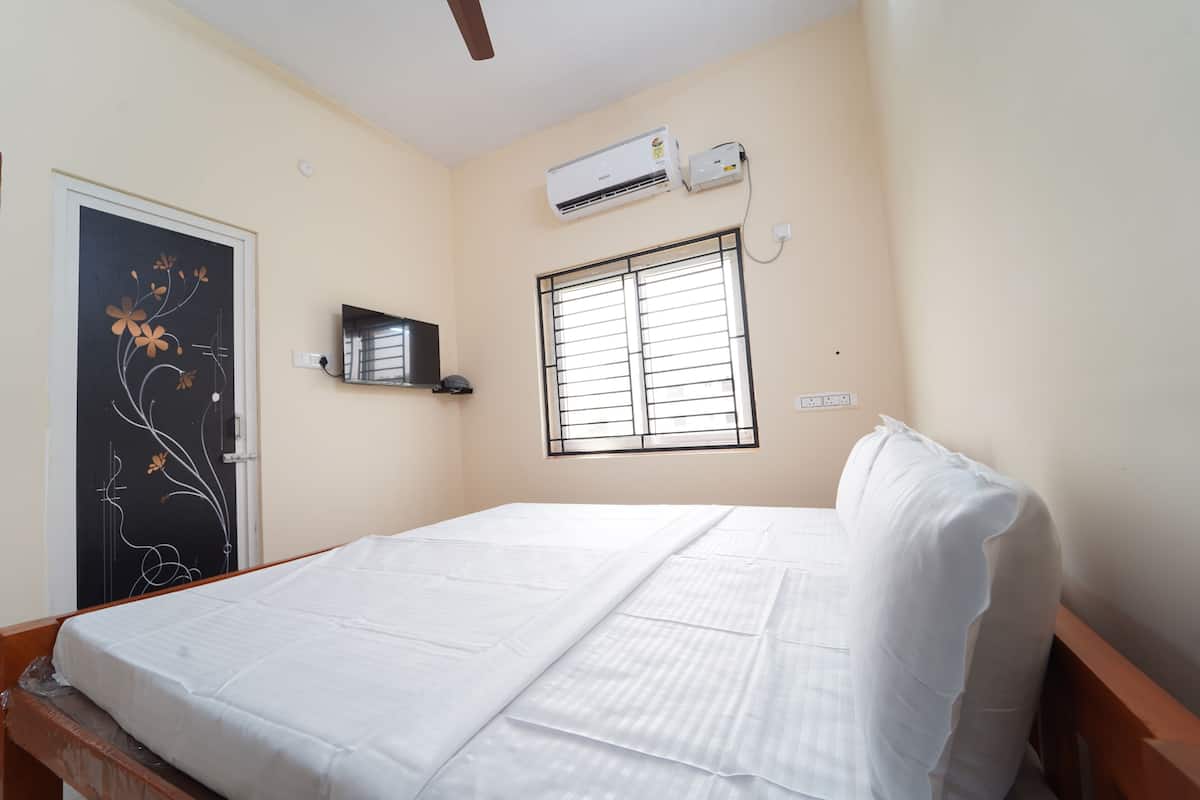 Standard Room, Air conditioning | Bathroom | Shower, towels, soap, shampoo