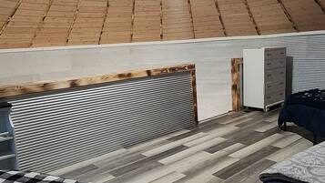 1 bedroom, travel cot, free WiFi, bed sheets