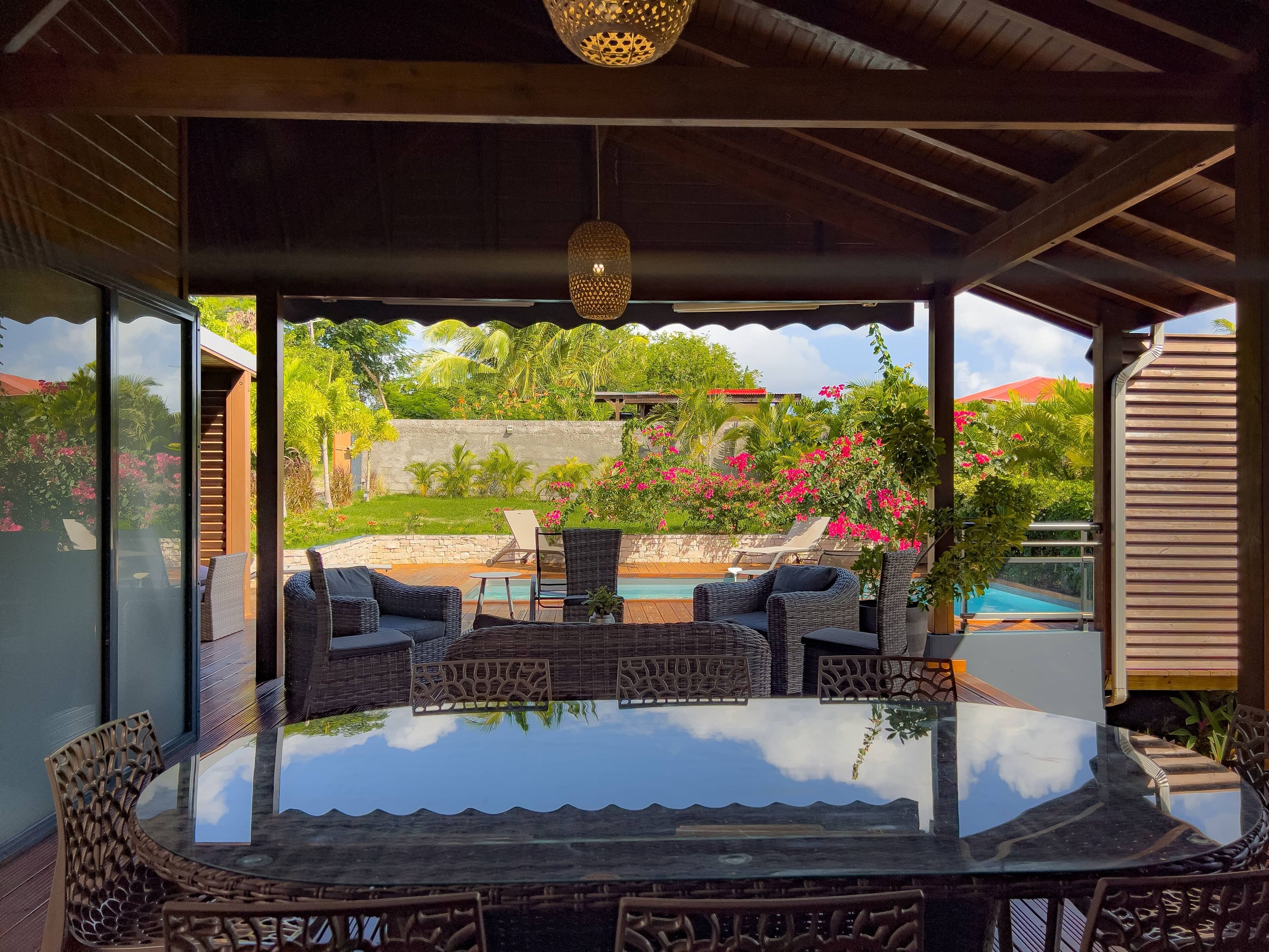 Biệt thự dành cho gia đình, 3 phòng ngủ, hồ bơi riêng, quang cảnh hồ bơi | Hiên