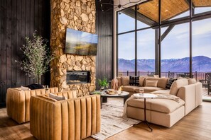 Smart TV, fireplace - SAUNA/Swim Spa/Fire Pit/Game Room/VIEWS - Midnight Glades (Gatlinburg)