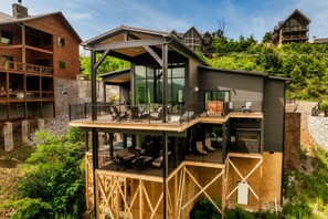 Exterior - SAUNA/Swim Spa/Fire Pit/Game Room/VIEWS - Midnight Glades (Gatlinburg)