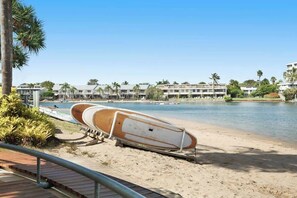 Beach nearby - Culgoa Point  Noosa Riverside Family Resort (Noosa Heads)