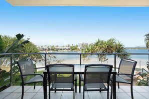 Outdoor dining - Culgoa Point  Noosa Riverside Family Resort (Noosa Heads)
