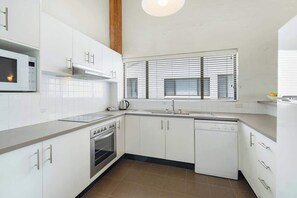 Coffee/tea maker, fridge, microwave, oven