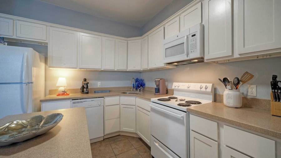 9 Costa Bahia Condos Sleeps 48 + Pool Minutes to the Beach