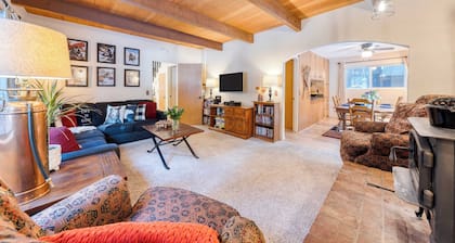 Mountain Cabin w/ Fireplace, Balcony & Easy Ski Access Bear Americana