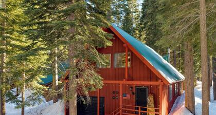 Mountain Cabin w/ Fireplace, Balcony & Easy Ski Access Bear Americana