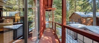 Mountain Cabin w/ Fireplace, Balcony & Easy Ski Access Bear Americana