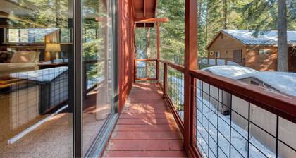 Mountain Cabin w/ Fireplace, Balcony & Easy Ski Access Bear Americana