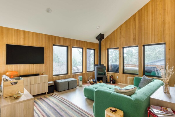 House (4 Bedrooms) | Interior - Rustic Arch Cape Getaway w/ Vibrant Interior Walk to the Beach Cape Wonder (Arch Cape)