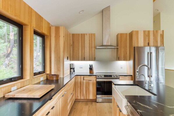 House (4 Bedrooms) | Interior - Rustic Arch Cape Getaway w/ Vibrant Interior Walk to the Beach Cape Wonder (Arch Cape)