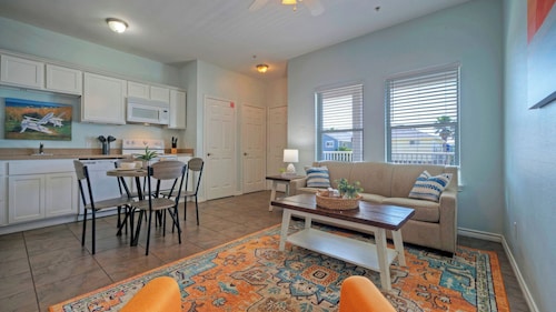 Minutes to the Beach w/ Pool, Sleeps 8 Two Condos: Costa Bahia