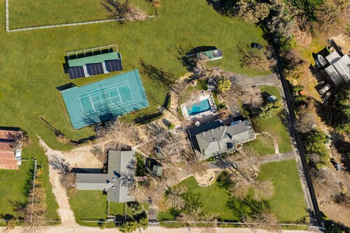 Victorian Manor In Paso Robles Wine Country + Pool, Hot Tub, Firepit, Tennis Court Sleeps 28