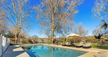 Victorian Manor In Paso Robles Wine Country + Pool, Hot Tub, Firepit, Tennis Court Sleeps 28