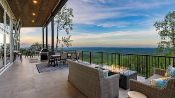 Rumah (5 Bedrooms) | Bagian depan properti