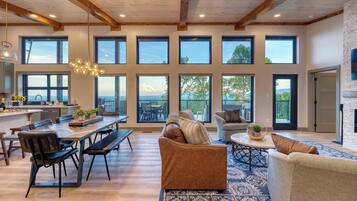 Rumah (5 Bedrooms) | Interior
