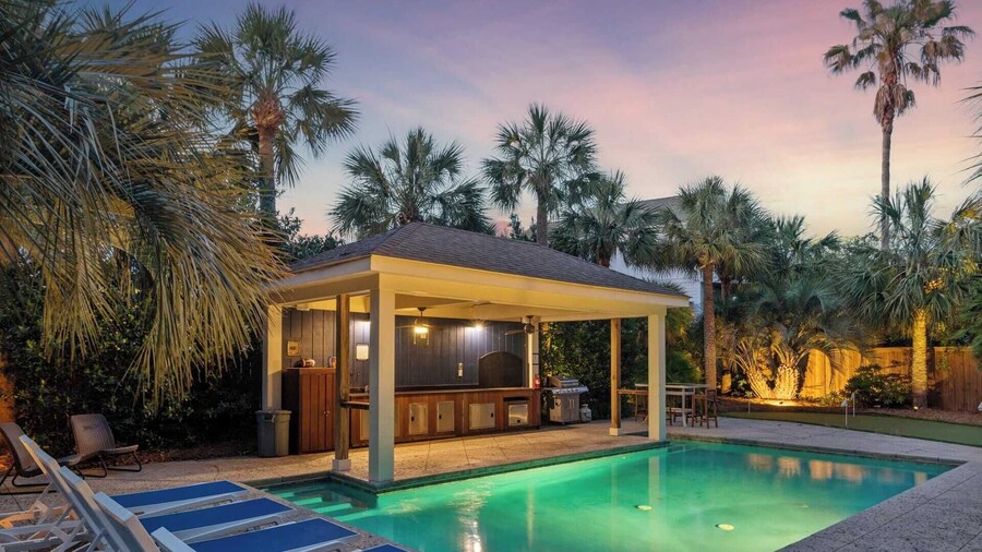 Private Pool, Putting Green & Steps to Isle of Palms Beach Paradise on Palm