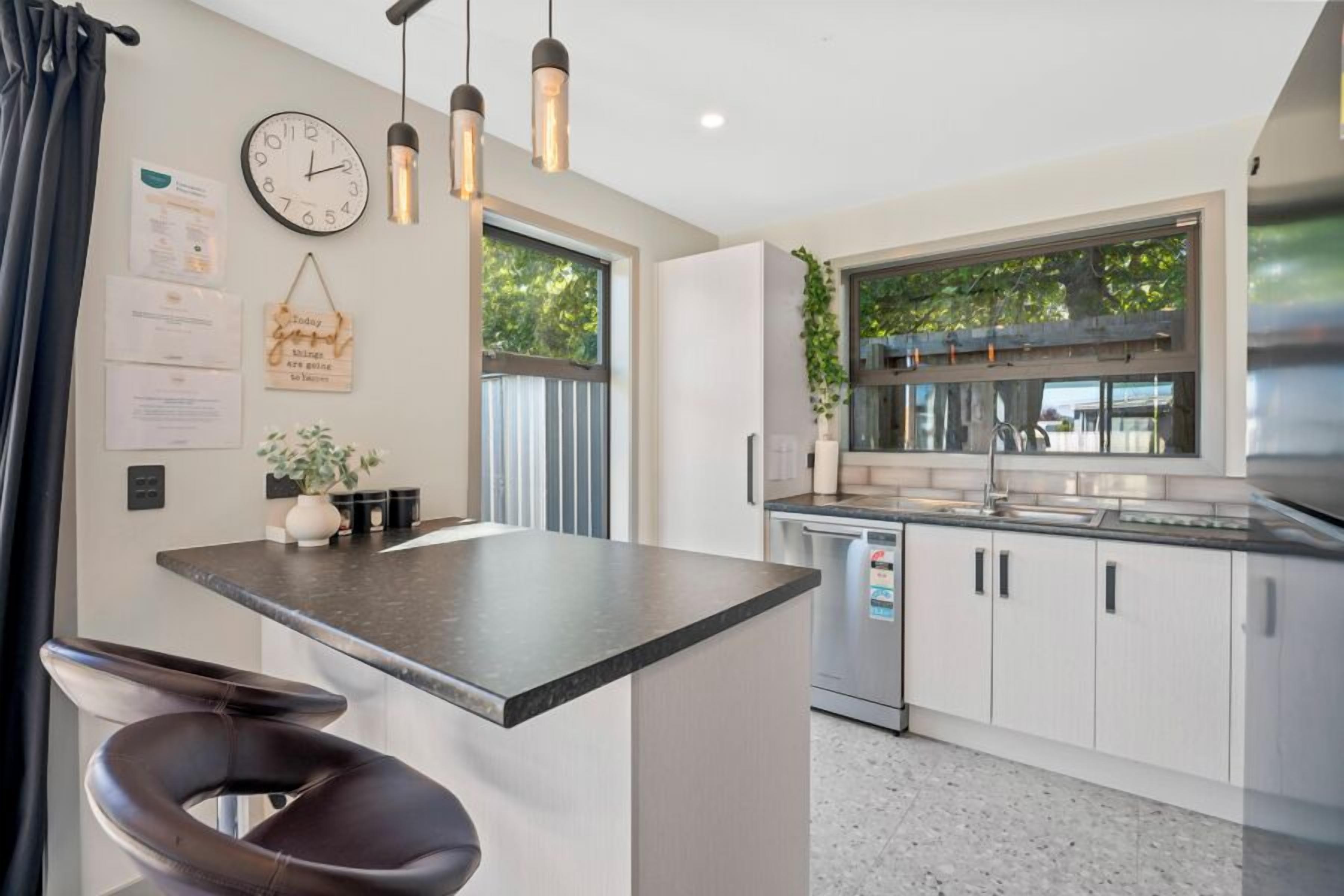 Mikroaaltouuni, uuni, liesi, astianpesukone