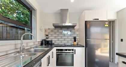 Sunny Side Getaway - Taupo