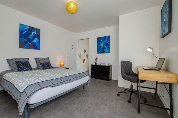 2 Schlafzimmer, Reisekinderbett, kostenloses WLAN