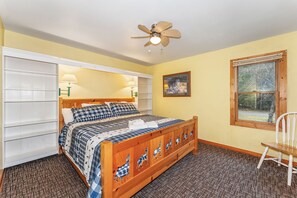 4 bedrooms, iron/ironing board, WiFi, bed sheets