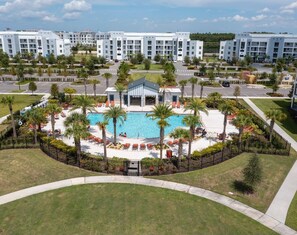 Exterior - Amazing 3/2.5 townhome with lake view at Storey Lake Resort!! (Kissimmee)