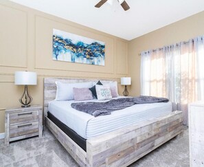 4 bedrooms, iron/ironing board, WiFi, bed sheets - Storey Lake Resort, private pool, near famous attractions!! (Kissimmee)