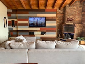 TV, caminetto