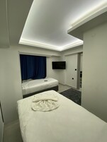 1 bedroom, desk, free WiFi