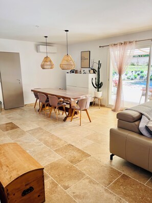 Interior - Magnificent villa with swimming pool (Mirabeau)