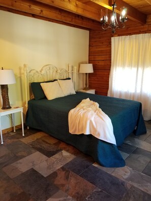 4 Schlafzimmer, Bügeleisen/Bügelbrett, kostenloses WLAN, Bettwäsche