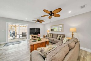 Smart TV - PCB Home | 7Min Walk To Beach W/ Game Room For 12 (Panama City Beach)