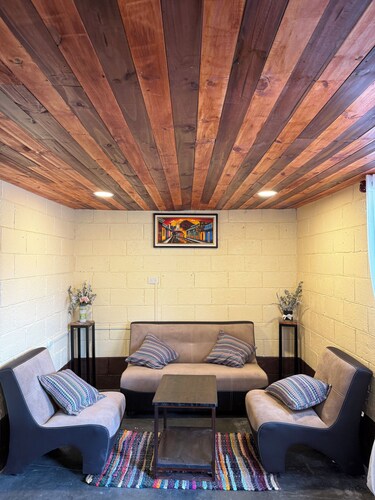 Charming 2-bedroom house in delightful San Lucas Tolimán with WiFi