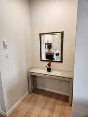 Interior - New Condo! New furnishings! Spruce Meadows, South Calgary Health Center close! (Calgary)