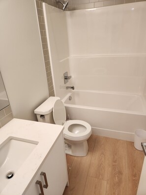 Bruser, hårtørrer, håndklæder, Sæbe