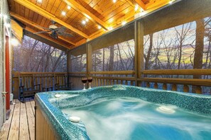 Outdoor spa tub - Sleeps 13! Hot tub | Gym | Infrared Sauna | Firepit | Game Room (Sevierville)