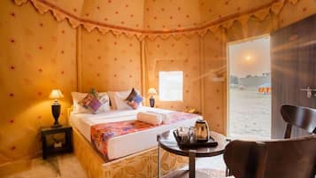 Quarto casal superluxo, vista para o resort | Escrivaninha, Wi-Fi de cortesia