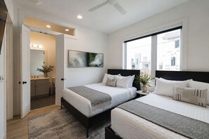 4 chambres, fer et planche à repasser, lit de bébé portatif, Wi-Fi