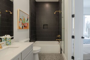 Hair dryer, towels, toilet paper - Cumberland Social I Rooftop Hot Tub! (Nashville)