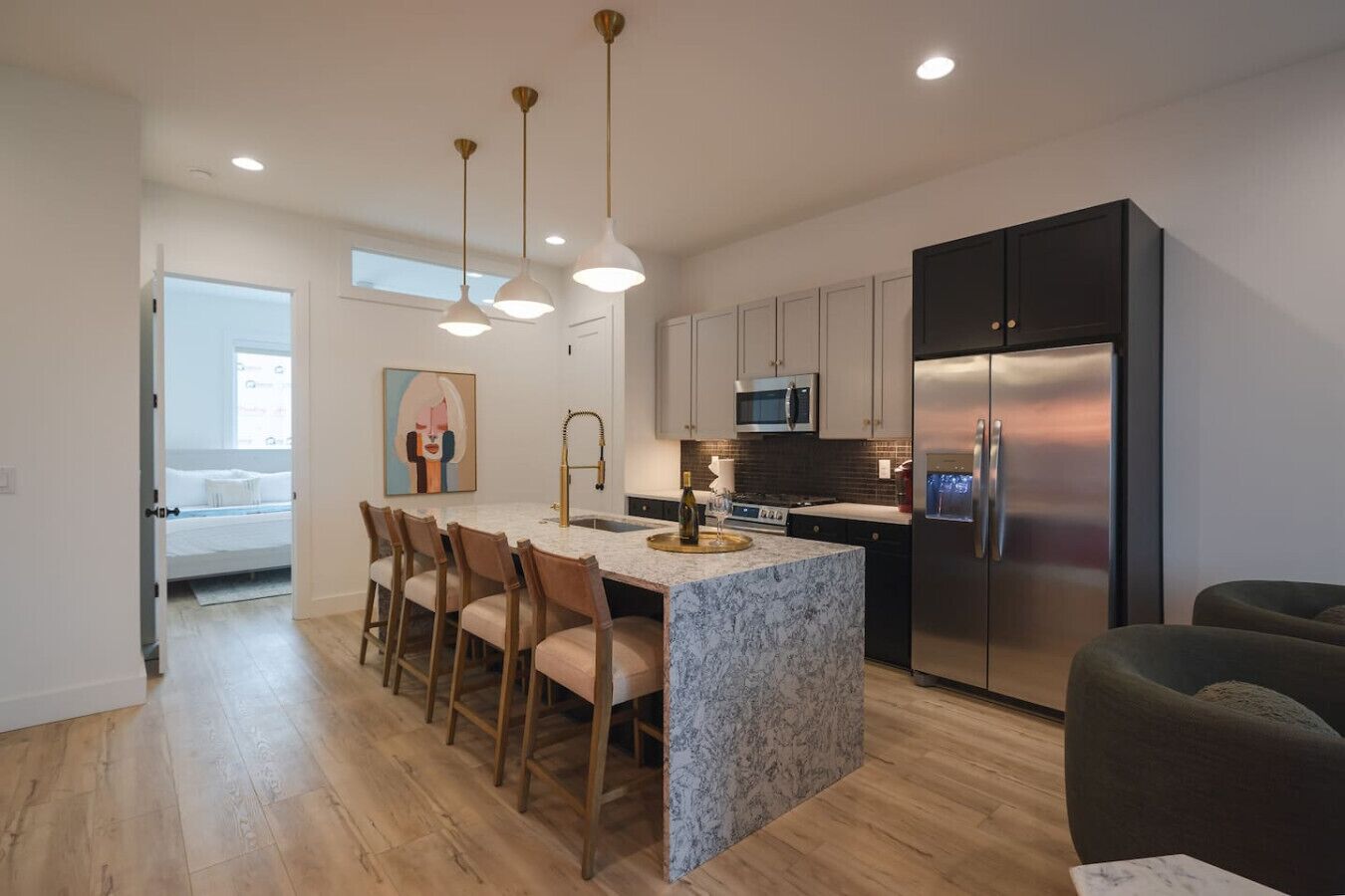 Réfrigérateur, micro-ondes, four, plaque de cuisson