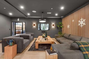TV connectée, cheminée, espaces bureaux