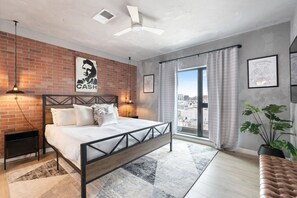 4 Schlafzimmer, Schreibtisch, Bügeleisen/Bügelbrett, Reisekinderbett