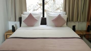 2 bedrooms, in-room safe, blackout curtains, free WiFi