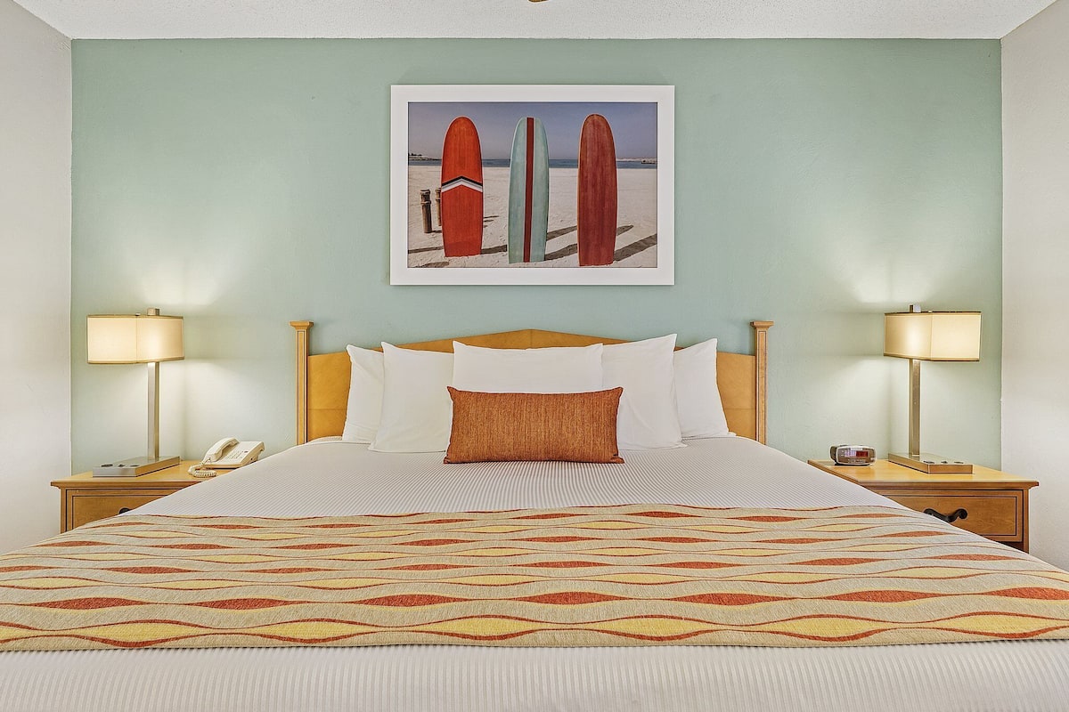 1 Schlafzimmer, hochwertige Bettwaren, Zimmersafe, Bügeleisen/Bügelbrett