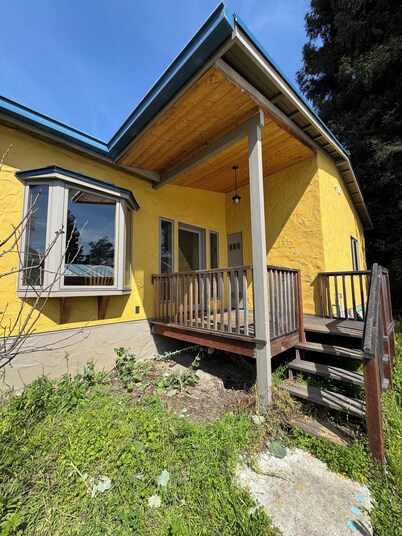 Charming 2-bedroom house in peaceful Santa Cruz with WiFi
