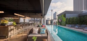 Swim-up bar - Moxy Kuala Lumpur Chinatown (Kuala Lumpur)