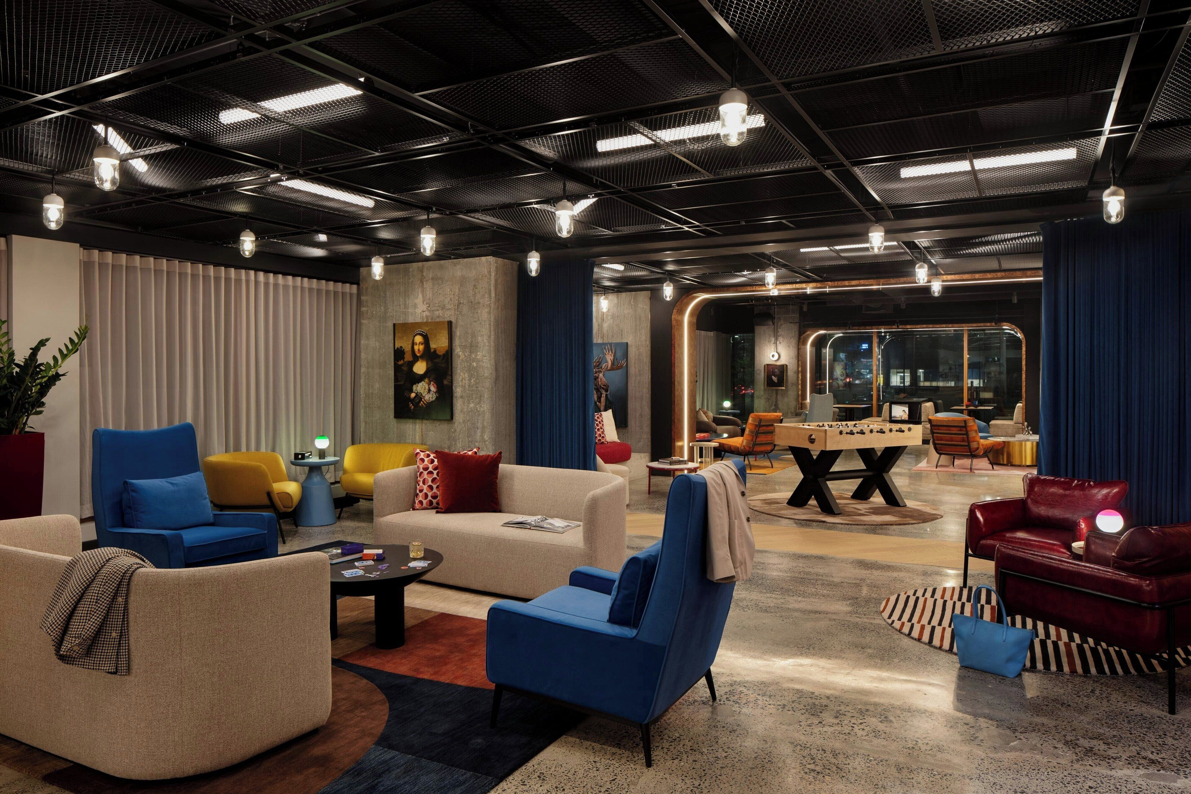 Photo - Moxy Montreal Downtown